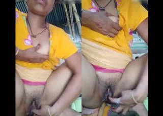 Unsatisfied Village Bhabi Pussy Fingering