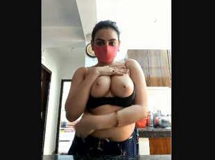 Samsinghal Sexy Dance and tease with Boobs On Live