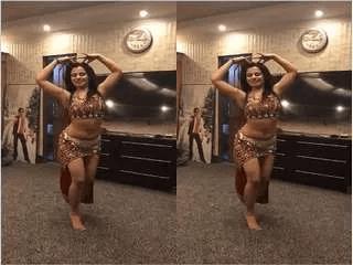 Sexy Desi Call Girl Dancing