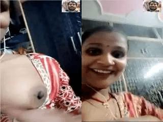Sexy Desi Bhabhi Showing her Boobs on Video Call