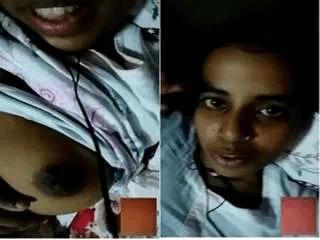 Desi Girl Showing her Boobs