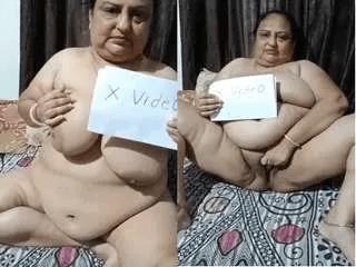 Desi BBW Aunty Showing Her Boobs and Pussy