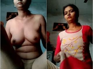 Hot Desi Girl Showing Her Boobs and Pussy