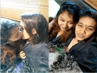 Desi Lesbo Girl Kissing