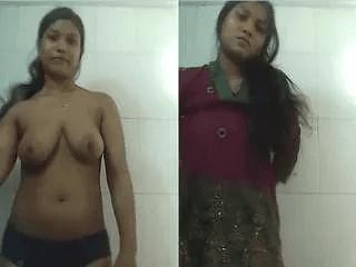 Sexy Desi Girl Showing Her Boobs