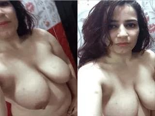 Paki Wife Showing Her Boobs and Pussy