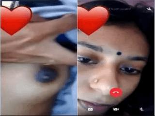 Cute Desi Girl Showing her Boobs on Video Call