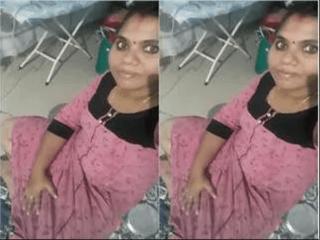 Mallu Bhabhi Showing Her Boobs and Pussy On Video Call Part 3