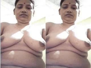 Horny Bhabhi Record her Nude Video For Hubby