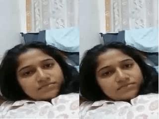 Desi Girl Shows her Pussy