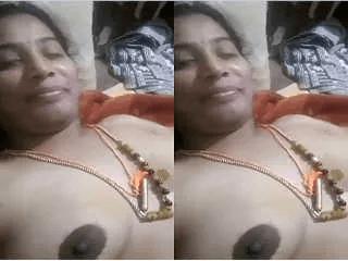 Desi Tamil Bhabhi Shows Her Boobs and Pussy