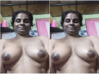 Desi Bhabhi Shows Her Boobs and Pussy