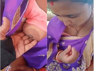 Bhabhi Shows Boobs In Park