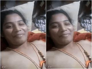 Bhabhi Shows Her Boobs and Pussy