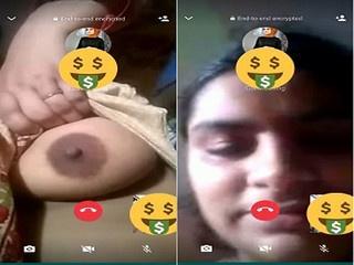 Desi Bhabhi Shows Her Boobs On VC