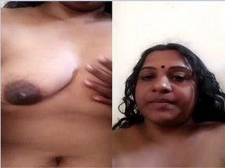 Horny Desi Bhabhi Shows Her Boobs and Fingering Part 2