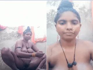 Desi Village Bhabhi Bathing