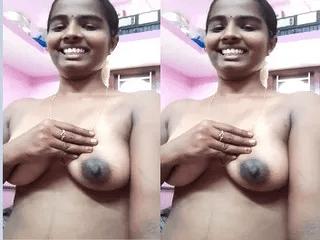 Desi Bhabhi Shows her Nude Body