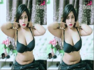 Sexy Indian Model Amesha Shows Nude Body