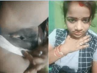 Horny Bhabhi Shows Her Pussy