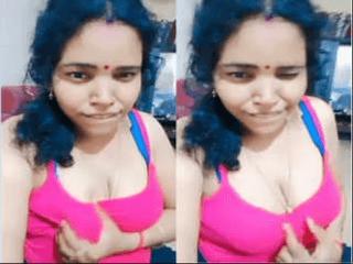 Horny Mallu Bhabhi Shows Boobs and Pussy