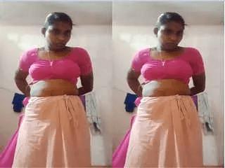 Desi Bhabhi Shows Nude Body and Bathing Part 3