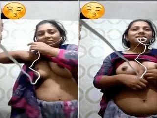 Desi Girl Shows Her Boobs on Vc