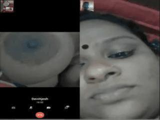 Desi Bhabhi Shows her Boobs On vc