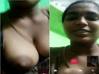 Bhabhi Shows Boobs To Lover On VC