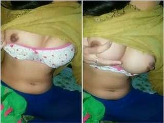 Desi Girl Showing her Boobs