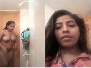Big Boob Desi Girl Bathing