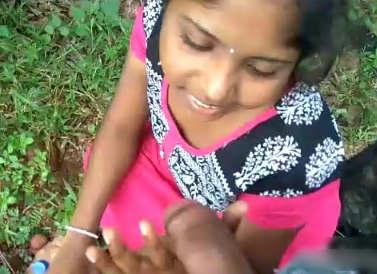 Sexy Telugu girl Gives blowjob outdoor