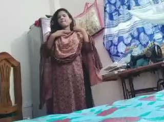 Desi Sexy Figure Girl Showing Part 1