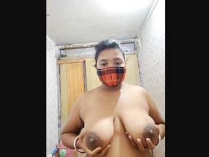 Indian horny bhabi Big Boob Show