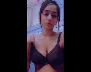 Beautiful Sexy Paki Girl Showing And Fingering Leaked 5 Clips Part 5