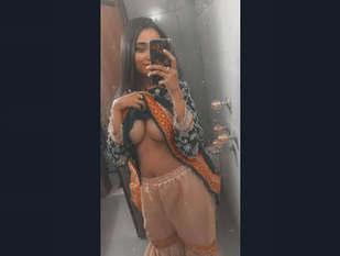 Sexy Paki Girl Shows Boobs