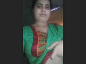 Desi bhabhi showing nude vdo