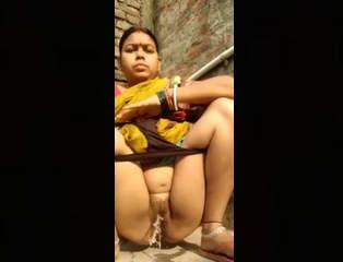 Bhabi Pissing Video For Lover