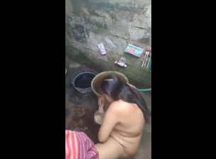 Desi Aunty Bathing Capture