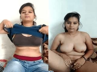 Hot look Desi Girl Strip Her Cloths and Showing Her boobs and Pussy