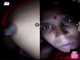 Desi Bhabhi Showing Boobs On Video Call