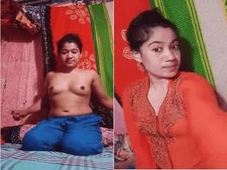 Desi Girl Showing Her Boobs