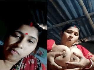 Horny Desi Boudi Showing Her Big Boobs and Wet Pussy Part 1