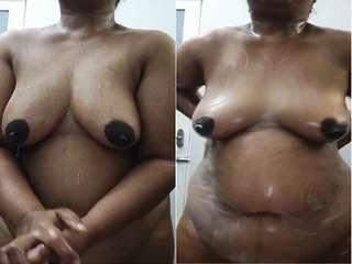 Desi Girl Showing her Boobs and Pussy