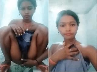 Desi Girl Showing Her boobs and Pussy