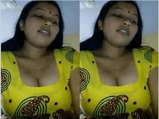 Desi Bhabhi Blowjob and Ridding Dick