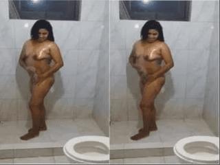 Tamil Wife Bathing