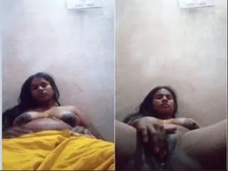Horny Tamil Bhabhi Showing Her boobs and Wet Pussy