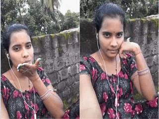 Sexy Odia Bhabhi Showing Her Boobs