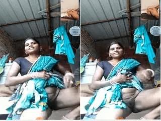 Desi Bhabhi Showing Her Ass and Pussy on Video Call Part 2